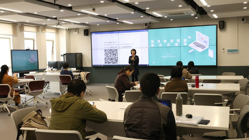 小标题：报名费，背后的成本考量