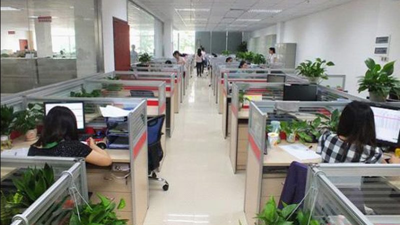 管理培训定制方案的利与弊：深入解析其适用性与局限性